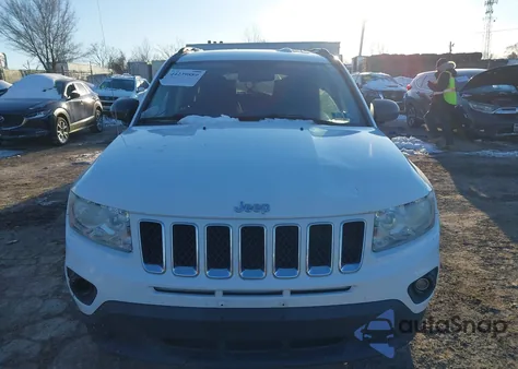 2013 Jeep Compass Latitude z USA, uszkodzony, nr VIN 1C4NJCEA0DD208416